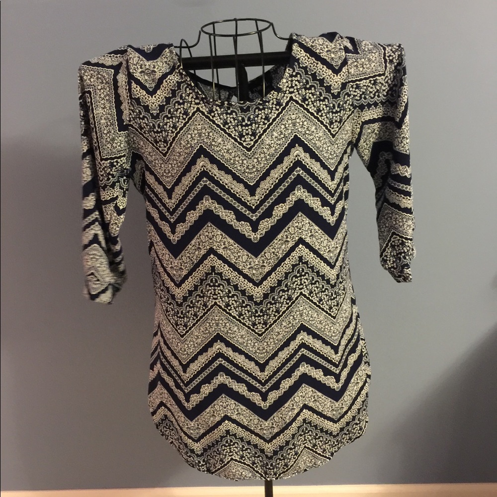 gorgeous navy shift dress!